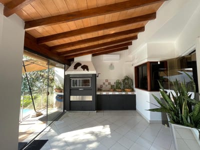 CASA EN ALQUILER – A metros del Club Centenario y del Hospital Italiano
