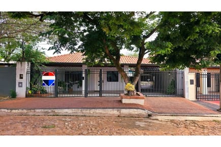 VENDO CASA C/ PISCINA EN LAMBARÉ!!
