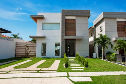 Amplia casa en venta zona norte