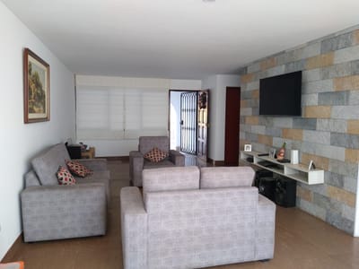 CASA ESPACIOSA EN LA MOLINA (Urb. La Capilla)