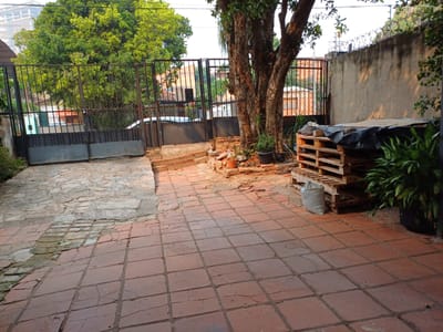  En Venta - Terreno con Casa en Barrio Jara