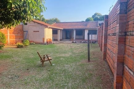 En venta casa en Laurelty - Luque