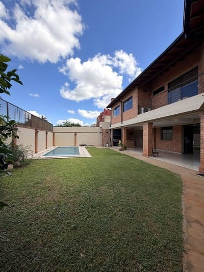CASA EN ALQUILER — 4 DORMITORIOS EN SUITE EN BARRIO VILLA AURELIA