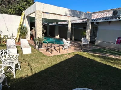 VENDO CASA LUJOSA EN LUQUE 