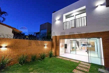Casa pareada - zona Shopping Mariscal Lopez.