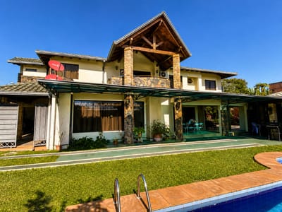 Vendo Casa de Lujo en Lambaré | 5 Dormitorios | Piscina | USD 390.000