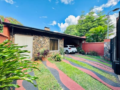 Casa en Venta en San Lorenzo cerca del Centro | Coqueta casa 