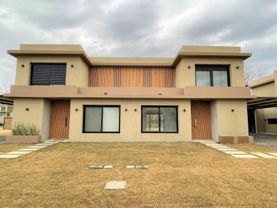VENTA CASA EN PILAR DE LOS HORNEROS 3 DORM Y ESCRITORIO