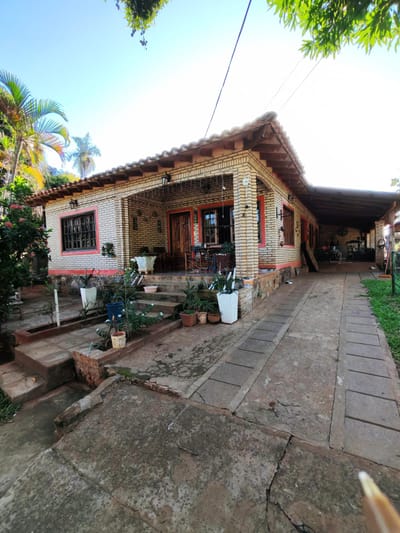 VENDO 2 CASAS JUNTAS EN ITAUGUÁ