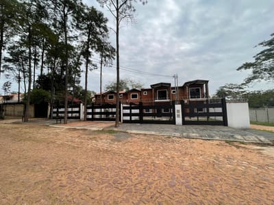 En Venta Amplio Duplex con Patio.3 dormit.Sol de América. VILLA ELISA