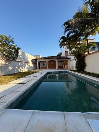 EN VENTA AMPLIA CASA EN PLANTA BAJA, MCAL ESTIGARRIBIA
