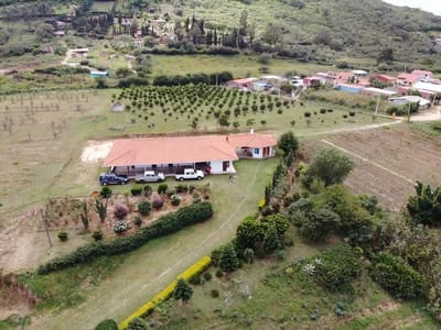EN INMEJORABLE UBICACIÒN SE VENDE QUINTA EN SAMAIPATA