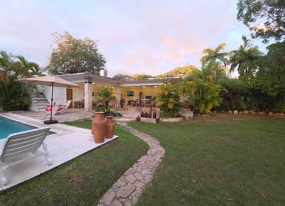 A LA VENTA CASA EN INMEJORABLE ESQUINA EN EL CENTRO DE SAN BERNARDINO