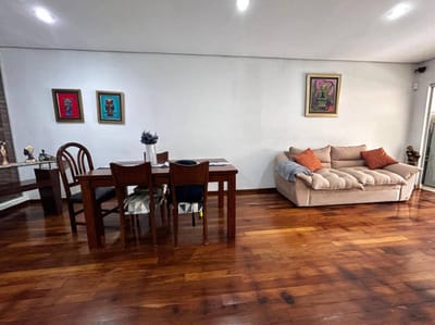 Vendo amplia casa pareada en Ycua Sati