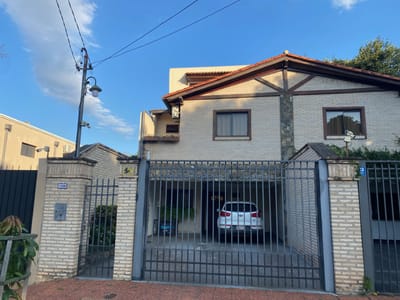 Dúplex con gran patio en Mburucuyá Asunción