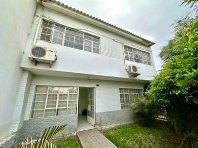 Amplia Casa En Alquiler  - Urbanización Clarke -  A Media Cuadra De La Av. Grau 