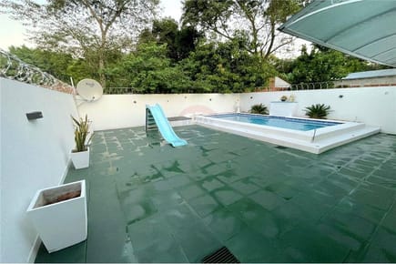 VENDO CHALETE CON PISCINA EN LUQUE
