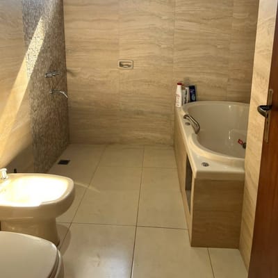 VENDO RESIDENCIA EN LAMBARE