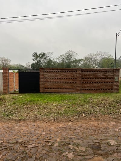 TERRENO AMURALLADO EN VENTA EN AREGUÁ – BARRIO YUKYRY