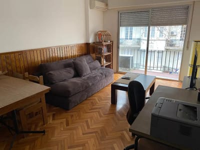 VENTA EN CENTRO, 1 DORMITORIO, PISO 3 AL FRENTE, BALCON, GASTOS BAJOS