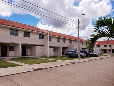 CASA EN ALQUILER O VENTA  A ESTRENAR - AV. PIRAÍ - ZONA OESTE