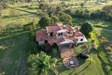VENDO CASA EN EL COUNTRY GOLF CLUB - CORDILLERA
