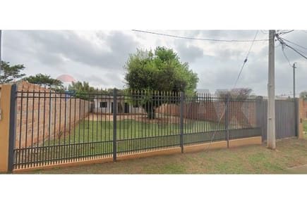 Casa en Venta con Amplio Terreno en Capiatá     J.A.