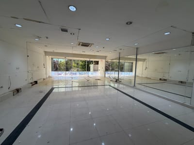 ALQUILO SALÓN COMERCIAL SOBRE AV BRASILIA