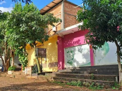 VENDO CASA CON SALONES COMERCIALES EN PTE. FRANCO
