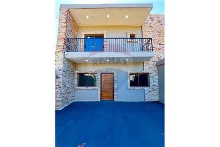 Duplex-Venta-PY Central Luque Primer Barrio Paso Carreta esq. Gral. Diaz 