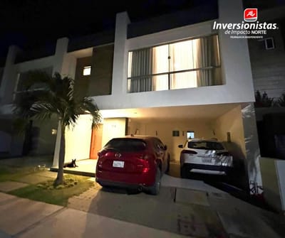 CASA  TIPO TOWNHOUSE 