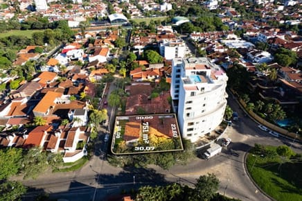 TERRENO CON CONSTRUCCION, BARRIO URBARI
