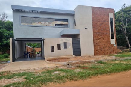 VENDO HERMOSA CASA CON PISCINA EN LUQUE!!