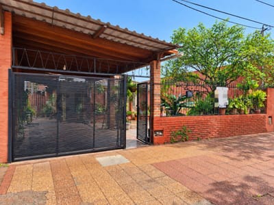 VENDO AMPLIA CASA EN LAMBARA BO SAN ISIDRO