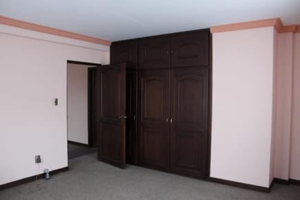 CASA EN VENTA 6 DORMITORIOS $US.650.000 ACHUMANI