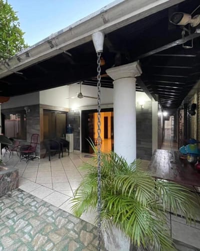 VENDO CASA EN SAN LORENZO
