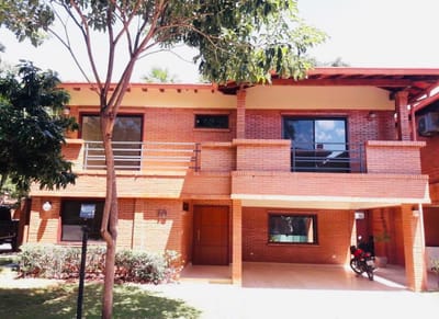 En alquíler hermosa  residencia  en condominio cerrado en barrio los laureles