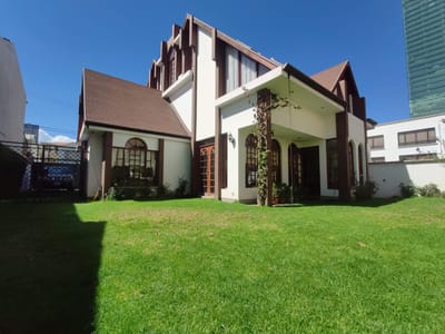 CASA EN VENTA EN CALLE 2 DE ACHUMANI