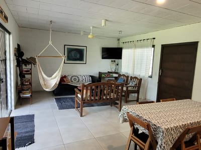 Casa Semi Amoblada de 3 Dormitorios con Piscina en Venta