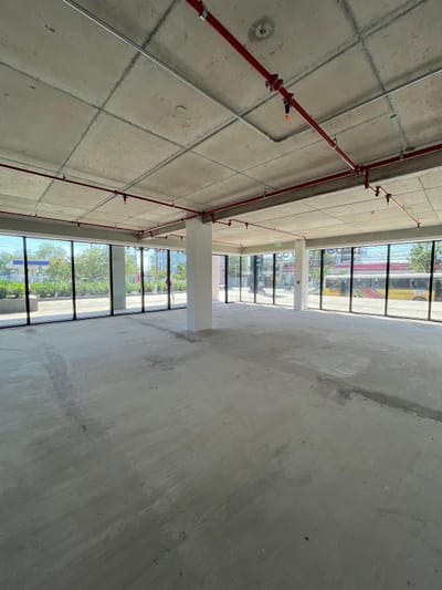 BARRIO JARA, EN ALQUILER SALÓN COMERCIAL EN PLANTA BAJA DE 500 M2 