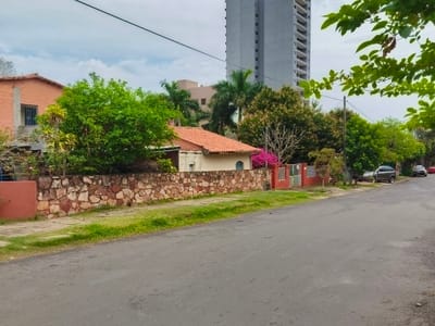 VENDO TERRENO EN ESQUINA EN BARRIO MBURUCUYÁ