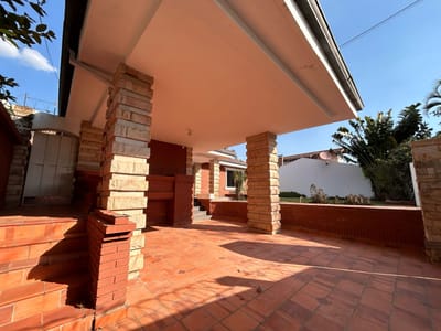 VENDO CASA SEMI AMOBLADA 