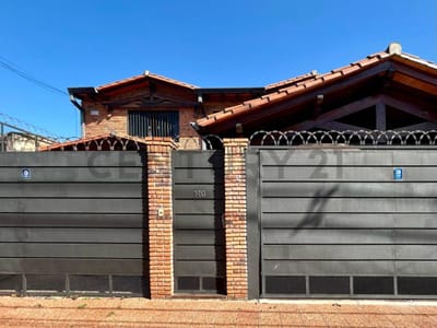 CASA EN LAMBARÉ