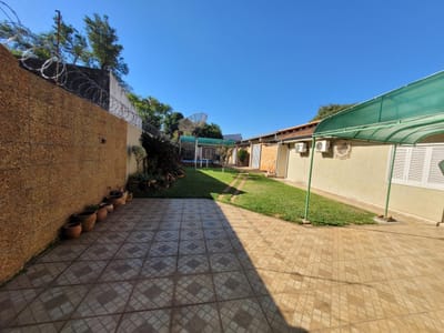 Vendo amplia residencia en Barrio San Vicente  ????