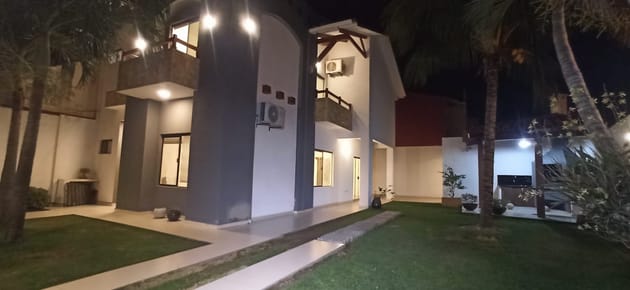 HERMOSA Y CENTRICA CASA EN VENTA  3 MINUTOS CINE CENTER .EMI,SCZ