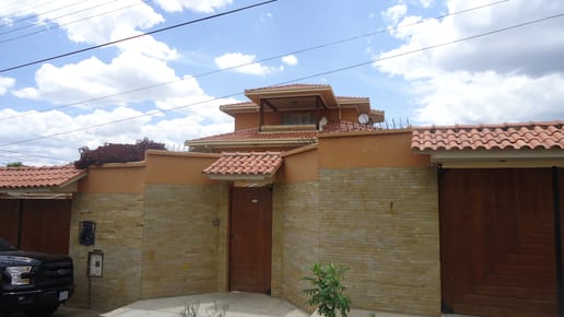 HERMOSA CASA EN VENTA SOBRE LA AV. PANDO
