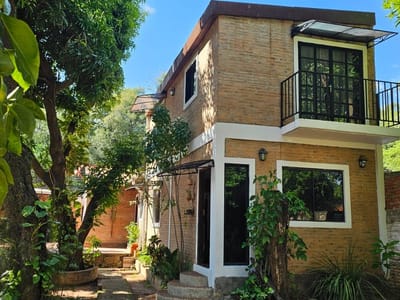 VENDO CASA EN TERCER BARRIO DE LUQUE CON SALIDA DE CALLE A CALLE