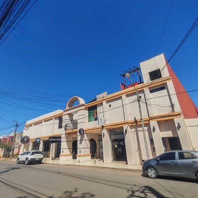 ALQUILER / OFICINA +  SALON COMERCIAL EN  EXELENTE UBICACION 
