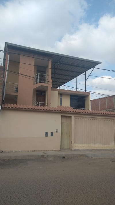 AMPLIA CASA ENVENTA URB.BANCARIA II 
