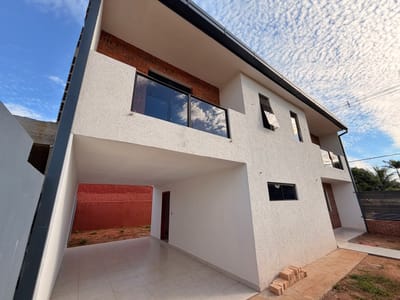 Casa a Estrenar en Venta – Luque, Laurelty